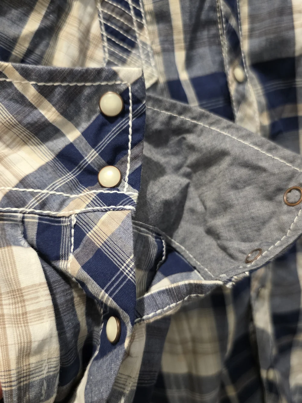 BKE Buckle Black Pearl Snap Shirt Mens L Athletic Fit Blue White Plaid Rodeo